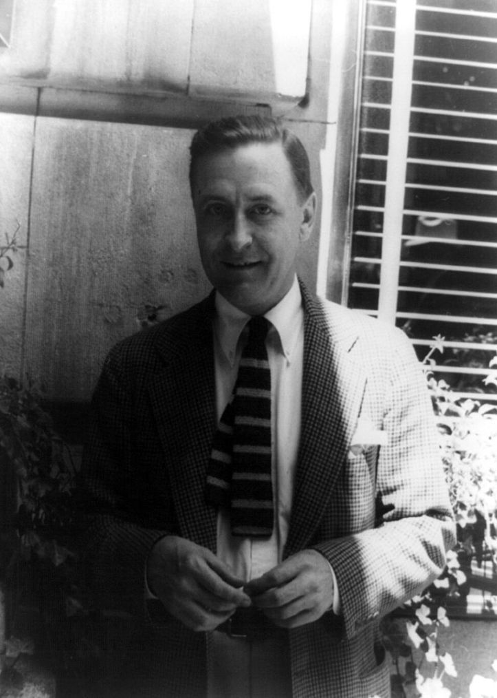 800px-Francis_Scott_Fitzgerald_1937_June_4_(1)_(photo_by_Carl_van_Vechten)